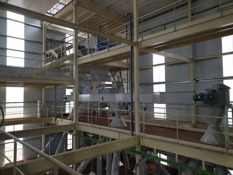 Detalle de mecanización de llenado de silos