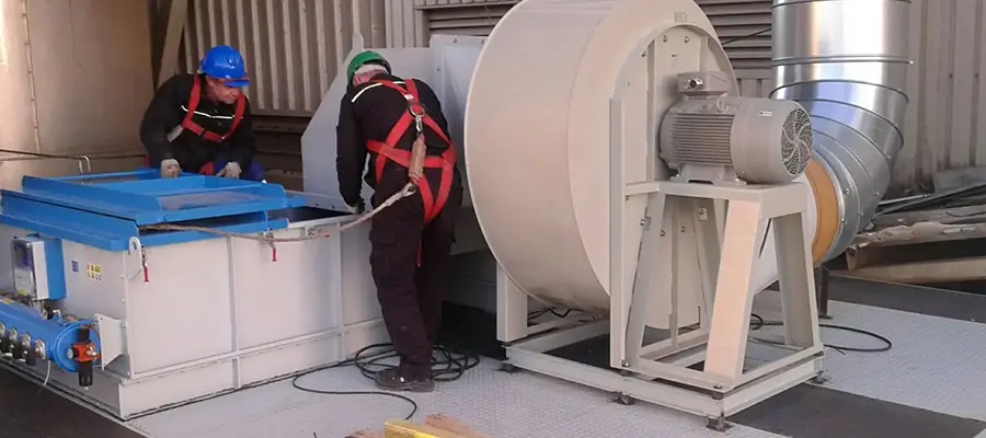 Ventilador industrial y conductos de aspiración